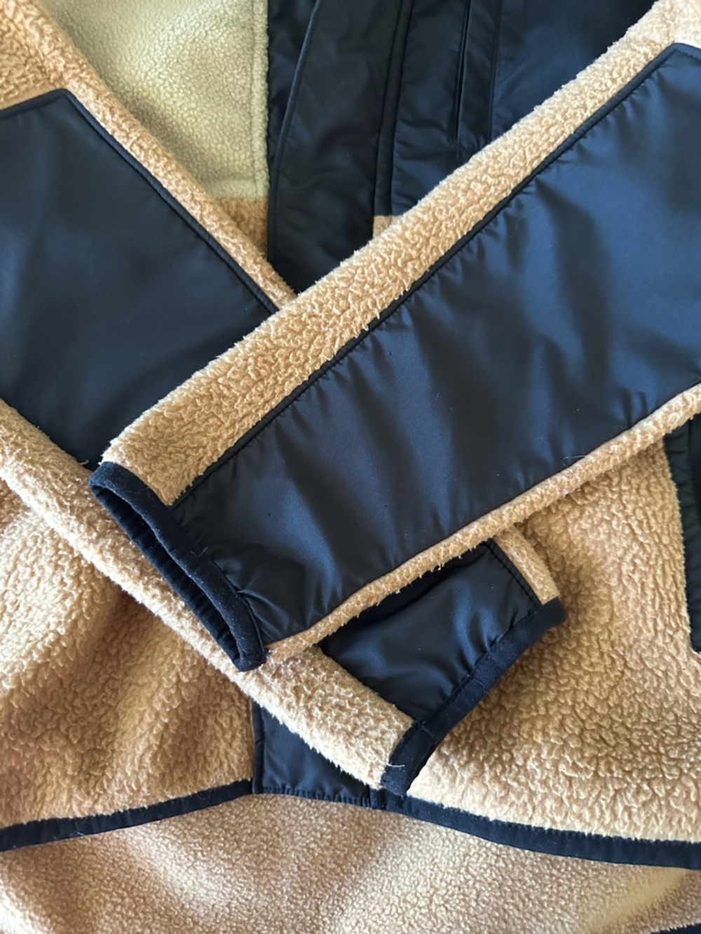 The North Face Two-Tone Sherpa Jacket in Beige and Black boys XL 14/16 - Picture 9 of 10